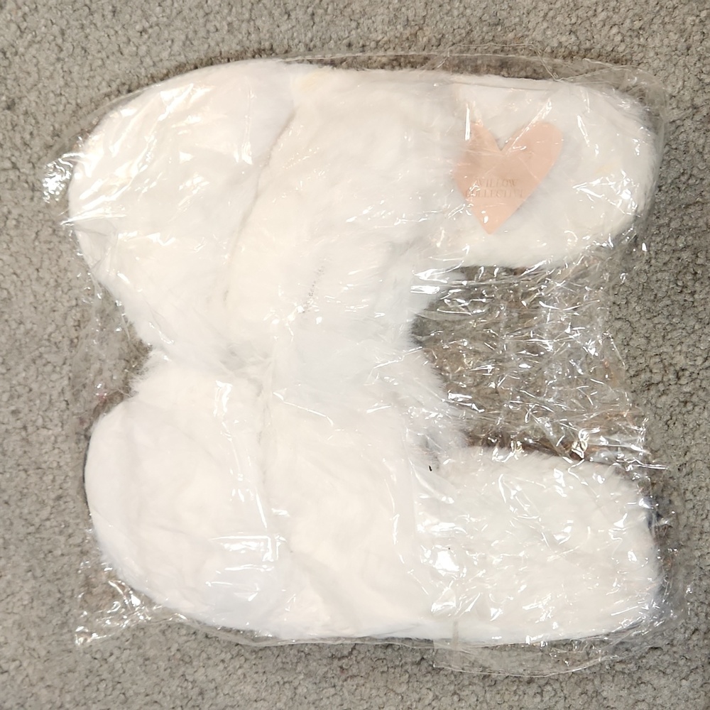 New White faux fur 10 willow collection slippers